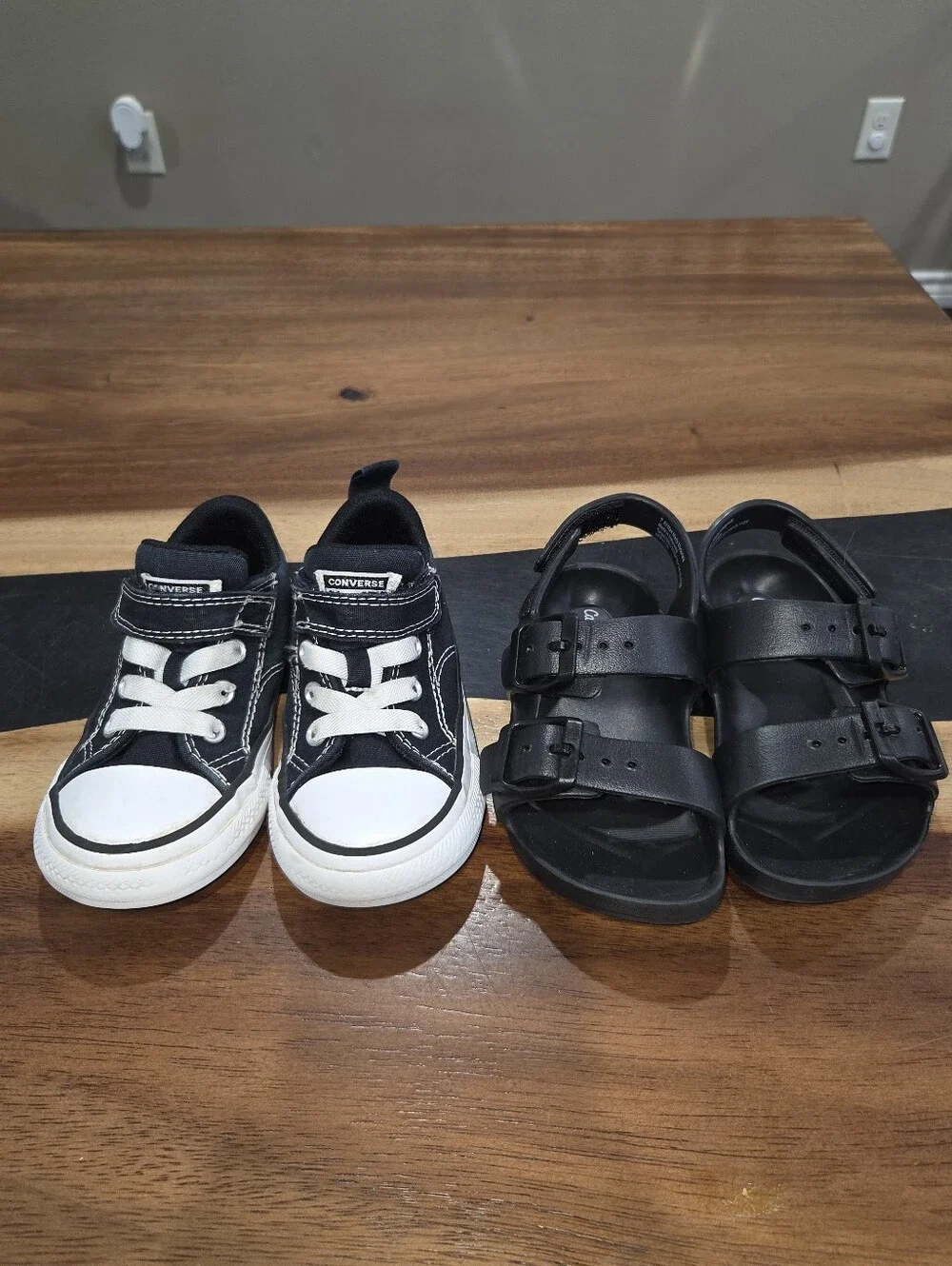 Toddler Size 7c Classic Black Converse & Cat&Jack Sandals